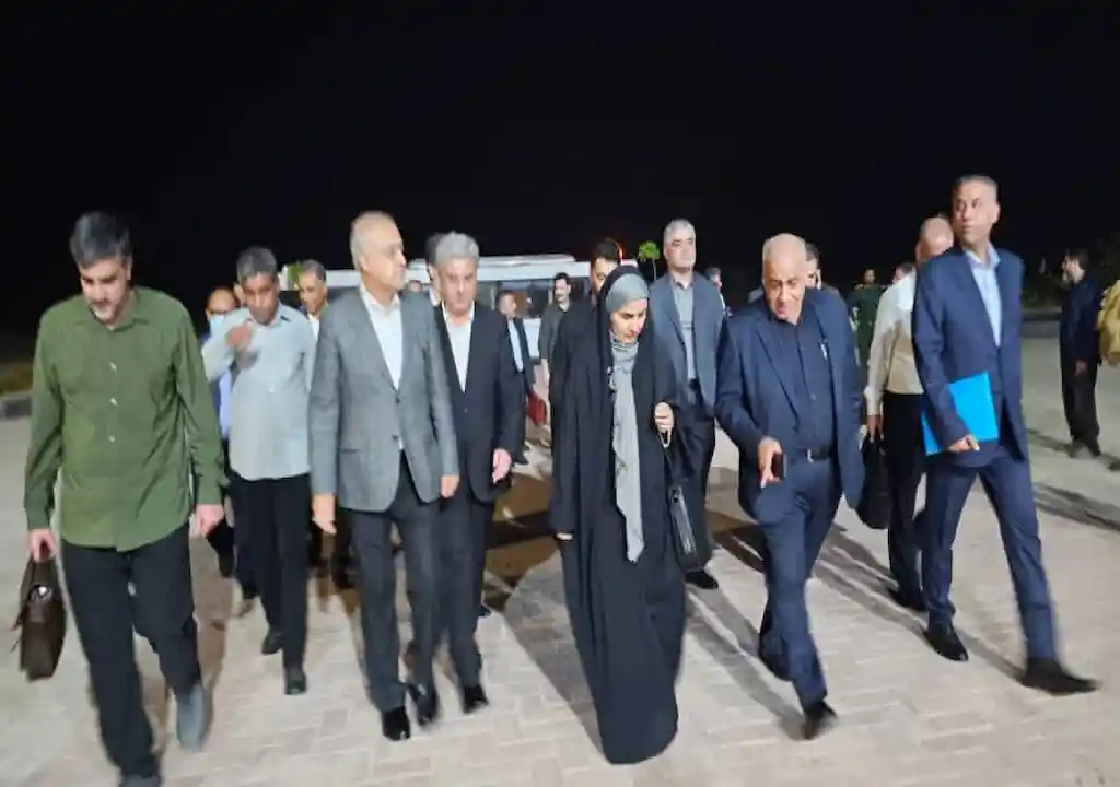 فرزانه صادق برای افتتاح پروژه‌های عمرانی و حمل‌ونقلی وارد هرمزگان شد