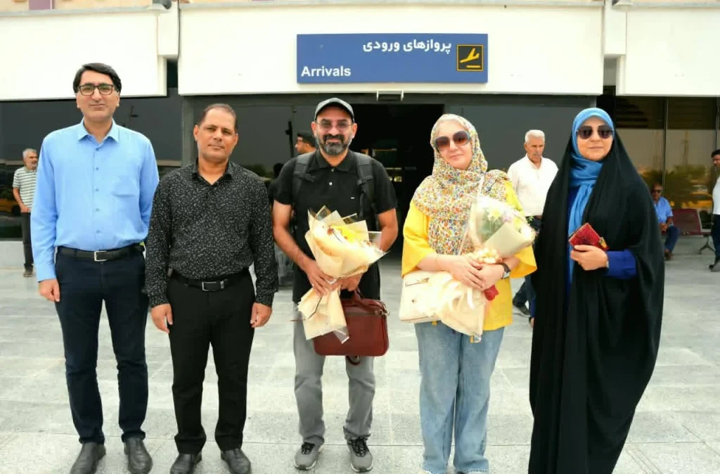 داوران جشنواره تئاتر رضوی در فرودگاه بندرعباس مورد استقبال قرار گرفتند