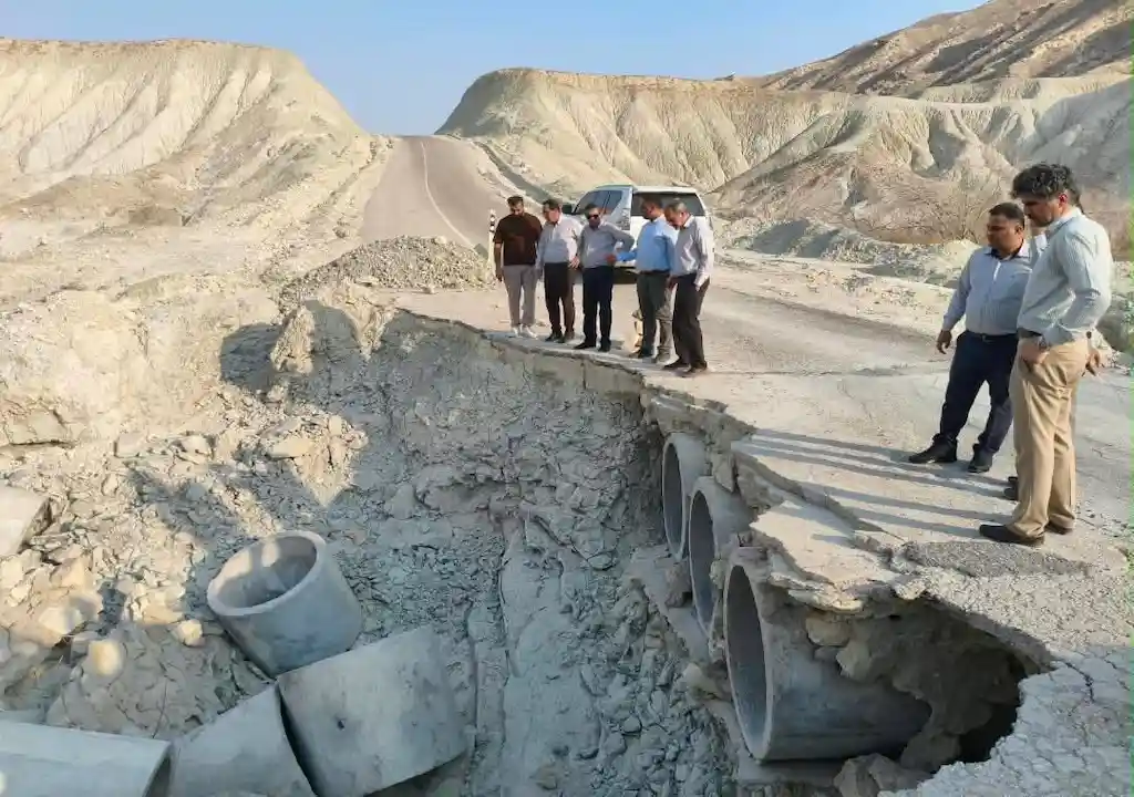 فرماندار بستک اصلاح فوری پل‌ها و مسیرهای آسیب‌پذیر روستاهای کوخرد هرنگ را پیگیری کرد